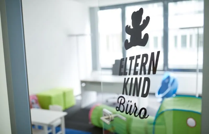 Blick in das Eltern-Kind-Büro in Offenbach.